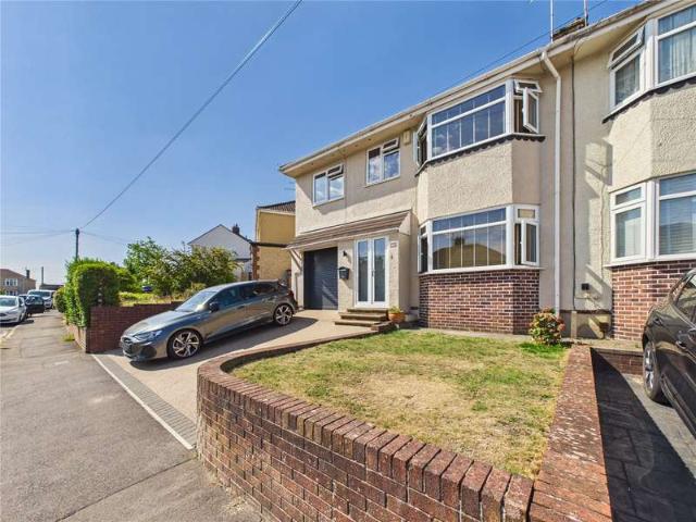 House for sale in Kingswood