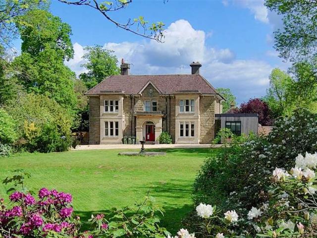 House for sale in Horsham, West Sussex