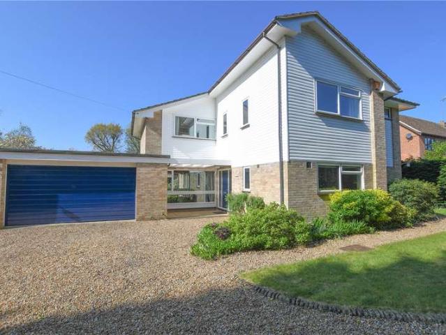 House for sale in Finchampstead
