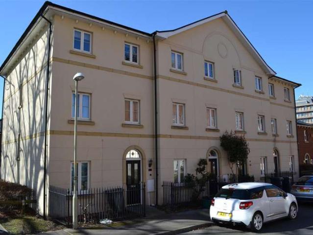 House for sale in Wotton Pitch, Gloucester