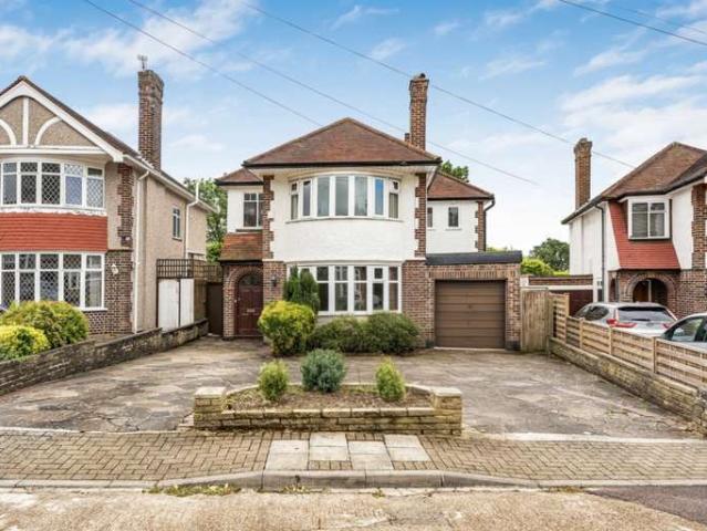 House for sale in Harrow Weald, Greater London