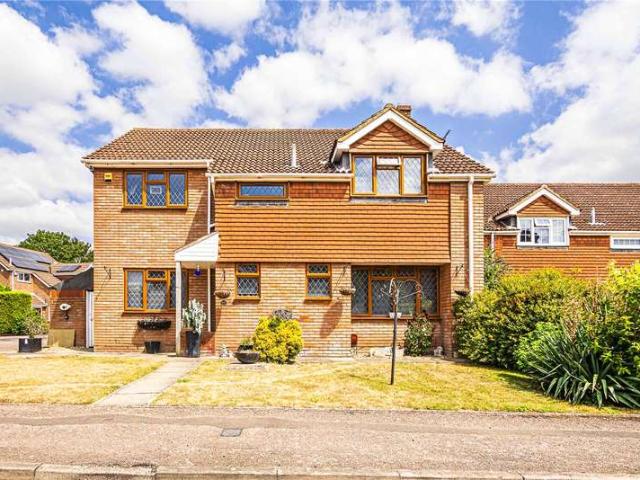 House for sale in Eaton Bray, Central Bedfordshire