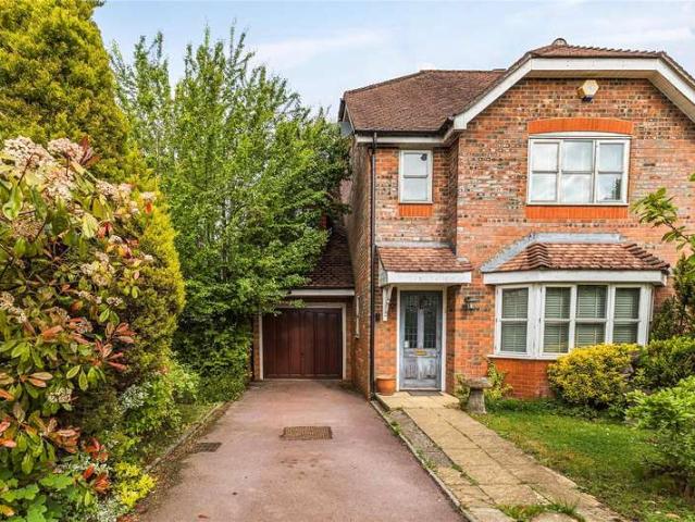House for sale in Fole, Surrey