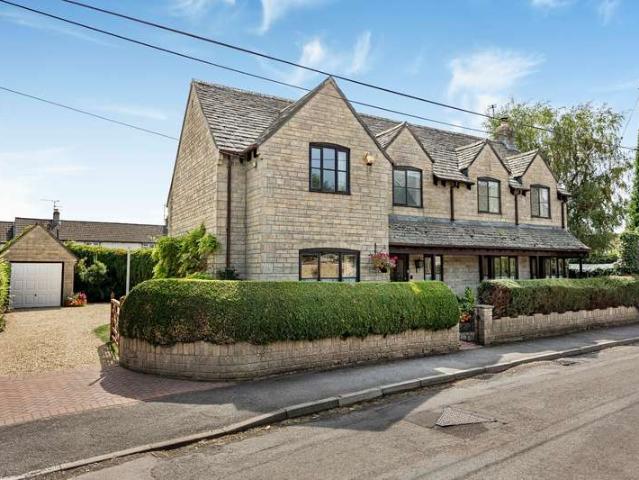 House for sale in Oaksey
