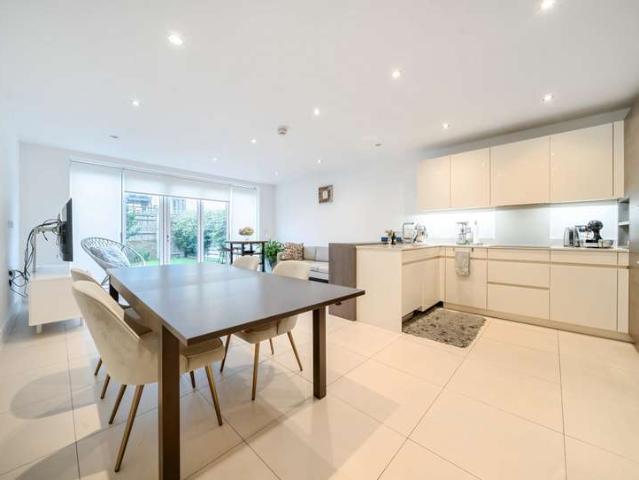 House for sale in Roehampton, Greater London
