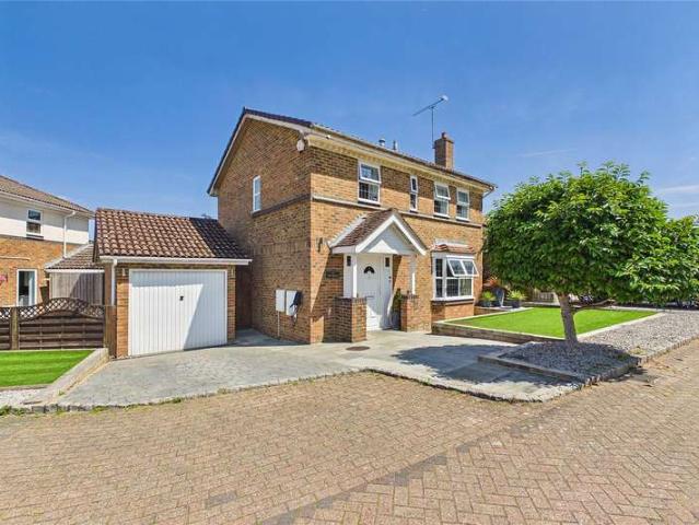 House for sale in Heol-las, Surrey