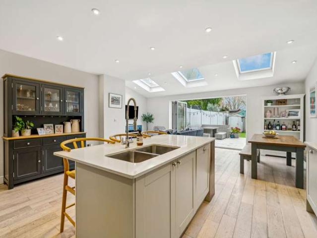 House for sale in Summerstown, Greater London