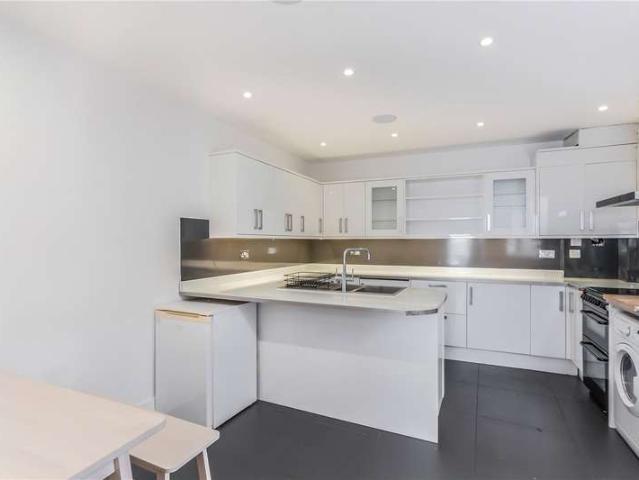 House for sale in Nunhead, Greater London