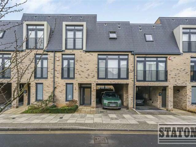House for sale in High Barnet, Greater London