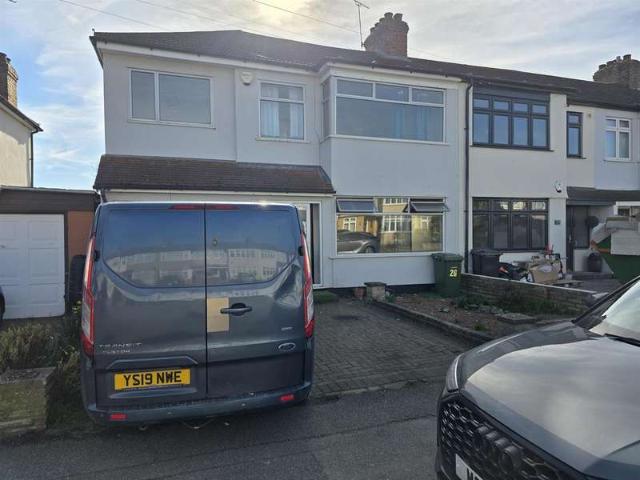 House for rent in Elm Park, Greater London