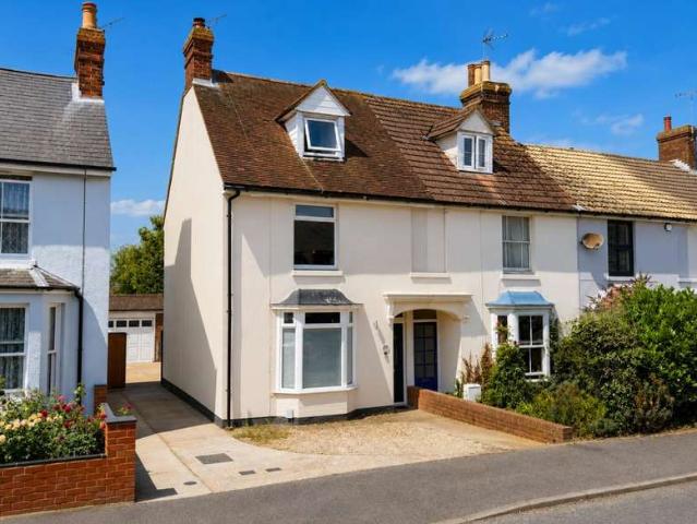 House for sale in Willesborough, Bridgefield
