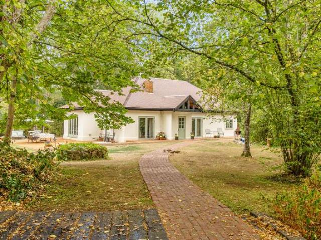 House for sale in Stroud Common, Waverley