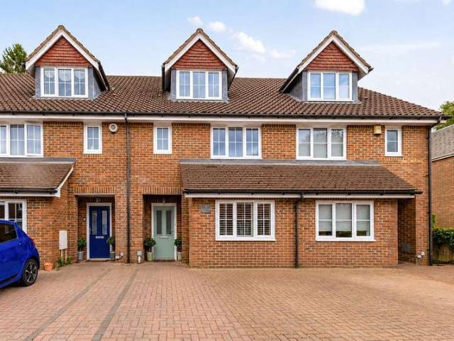 House for sale in Fole, Surrey