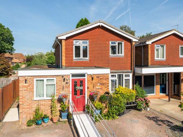 House for sale in Goldsworth Park, Woking