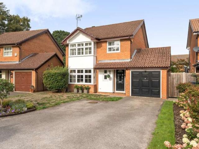 House for sale in The Warren, Winkfield