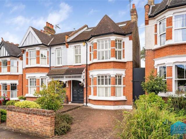House for sale in Winchmore Hill, Edmonton