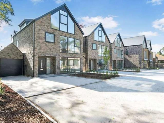 House for sale in Tricketts Cross, Ferndown