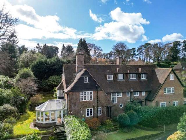 House for sale in Fole, Surrey