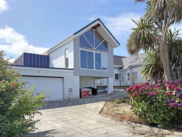 House for sale in Trearddur, Ynys Môn / Isle of Anglesey