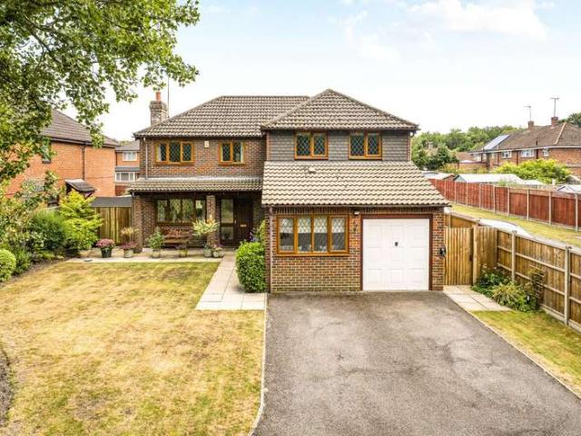 House for sale in Frogmore, Hart