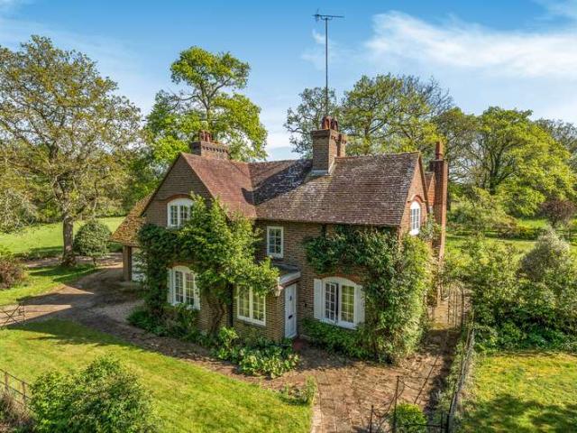 House for sale in Fole, Surrey