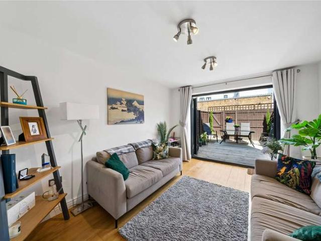 House for sale in Earlsfield, Greater London