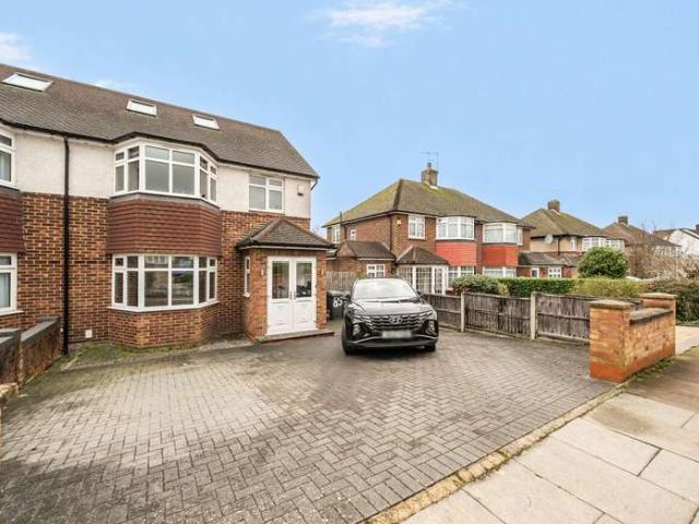 House for sale in East Barnet, Greater London