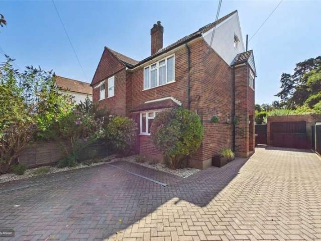 House for sale in Heol-las, Surrey