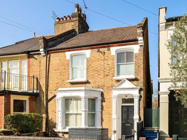 House for sale in Colney Hatch, Greater London