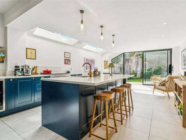 House for sale in Earlsfield, Greater London