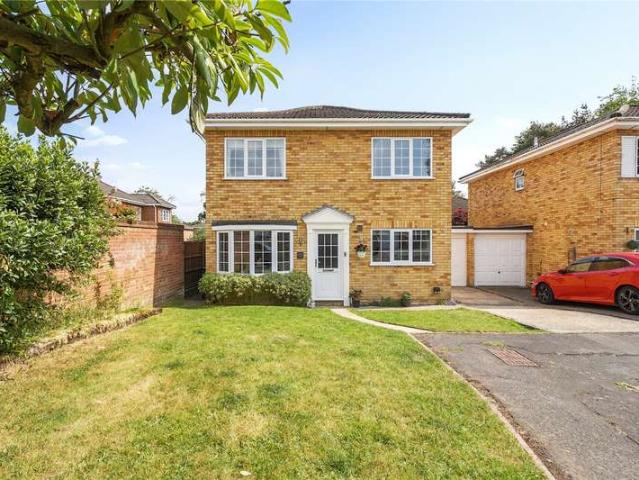 House for sale in Heol-las, Surrey