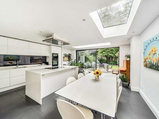 House for sale in Shepherd's Hill, Greater London