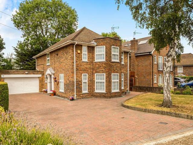 House for sale in Northwood, Greater London