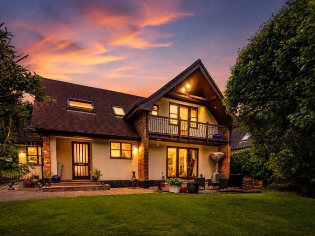 House for sale in Batchworth, Hertfordshire