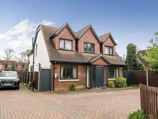 House for sale in Wexham, George Green