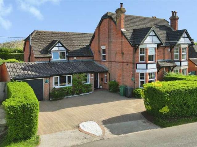 House for sale in Burghfield Common, West Berkshire
