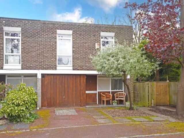House for sale in Tulse Hill, Greater London