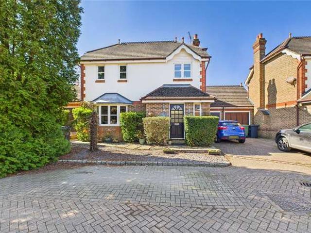 House for sale in Heol-las, Surrey
