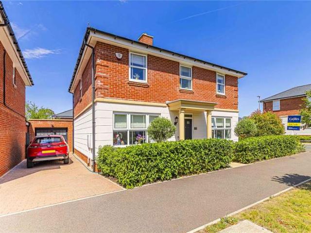 House for sale in Harperbury Park, St Albans