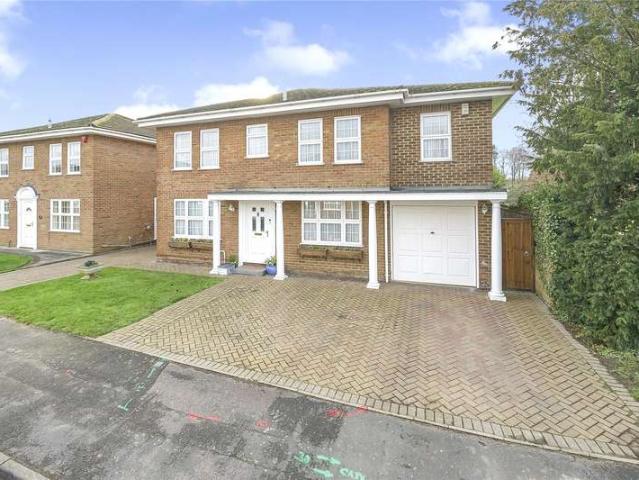 House for sale in Heol-las, Surrey