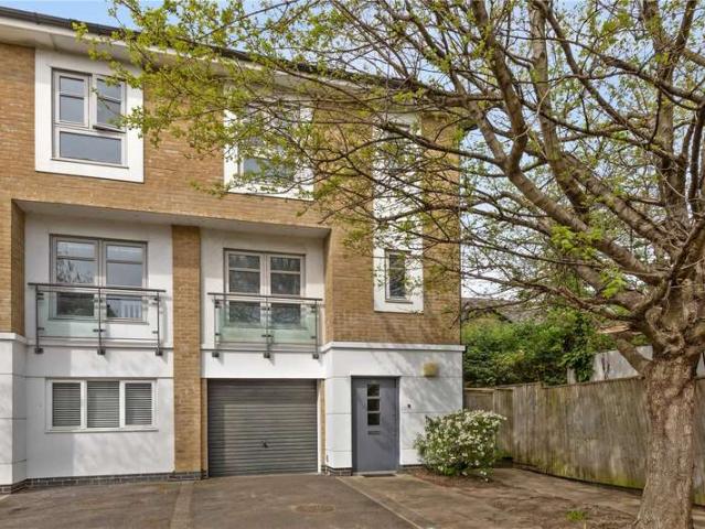 House for sale in Furzedown, Greater London