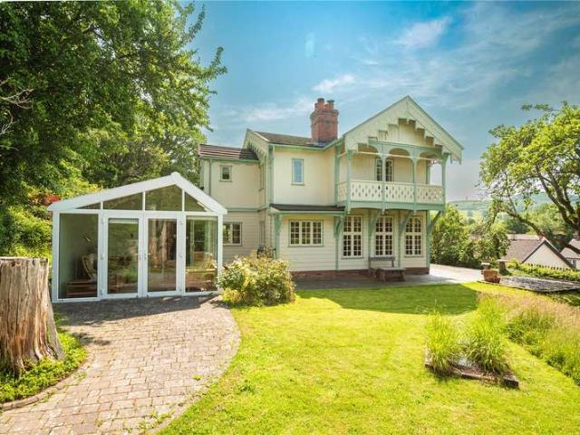 House for sale in Llanfyllin