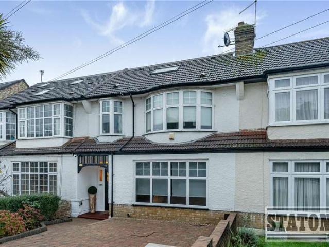 House for sale in Oakleigh Park, Greater London