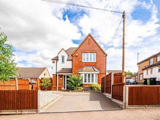 House for sale in Eaton Bray, Bedfordshire
