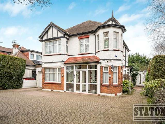 House for sale in Cockfosters, Greater London