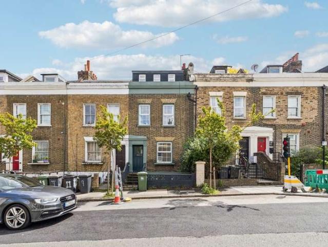 House for sale in London Borough of Lewisham, New Cross
