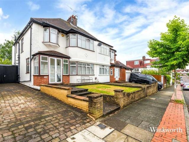 House for sale in North Finchley, Greater London