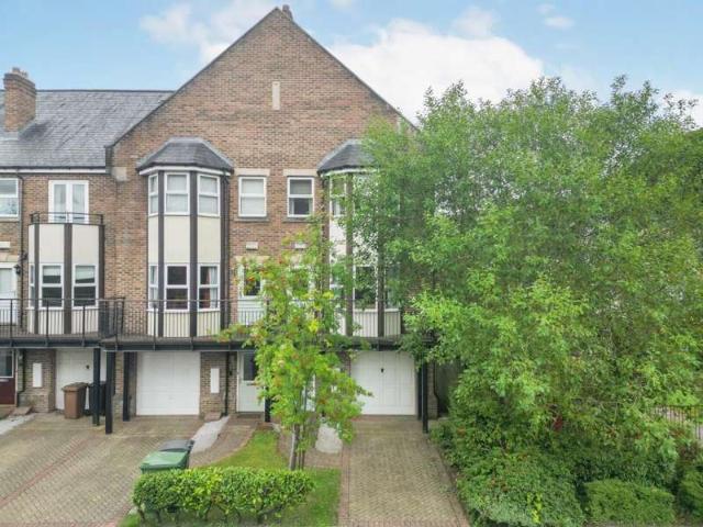 House for sale in Far Headingley, Leeds