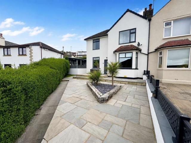 House for sale in Riddlesden, West Yorkshire