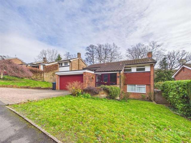 House for sale in London Borough of Croydon, Selsdon